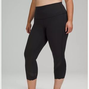 LIKE NEW LULULEMON Wunder Under Scalloped Hem Crop Legging